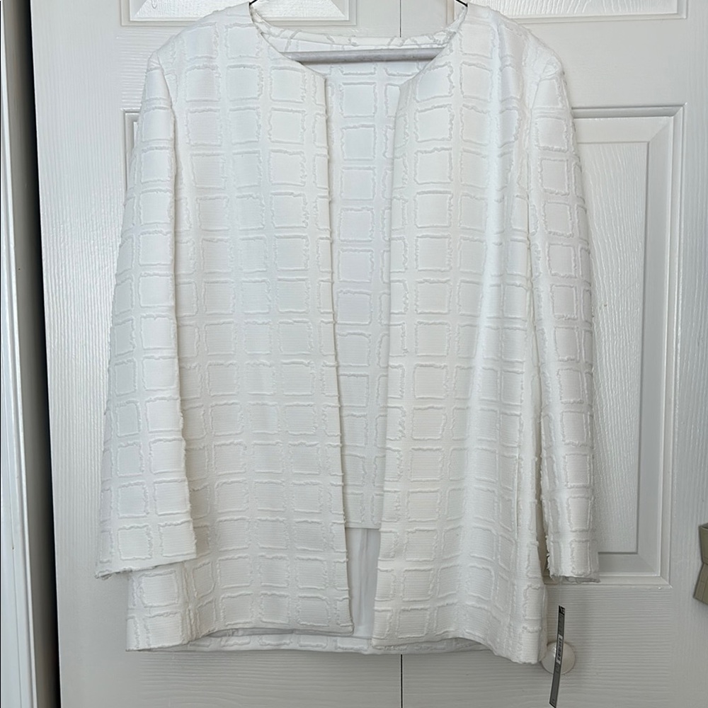 Elegant White Tahari Plus Size Geometric, two-piece Suit (Jacket and Skirt)